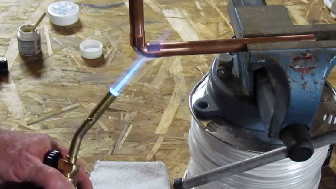 How to solder copper pipe. Tips and tricks! The old plumber shows